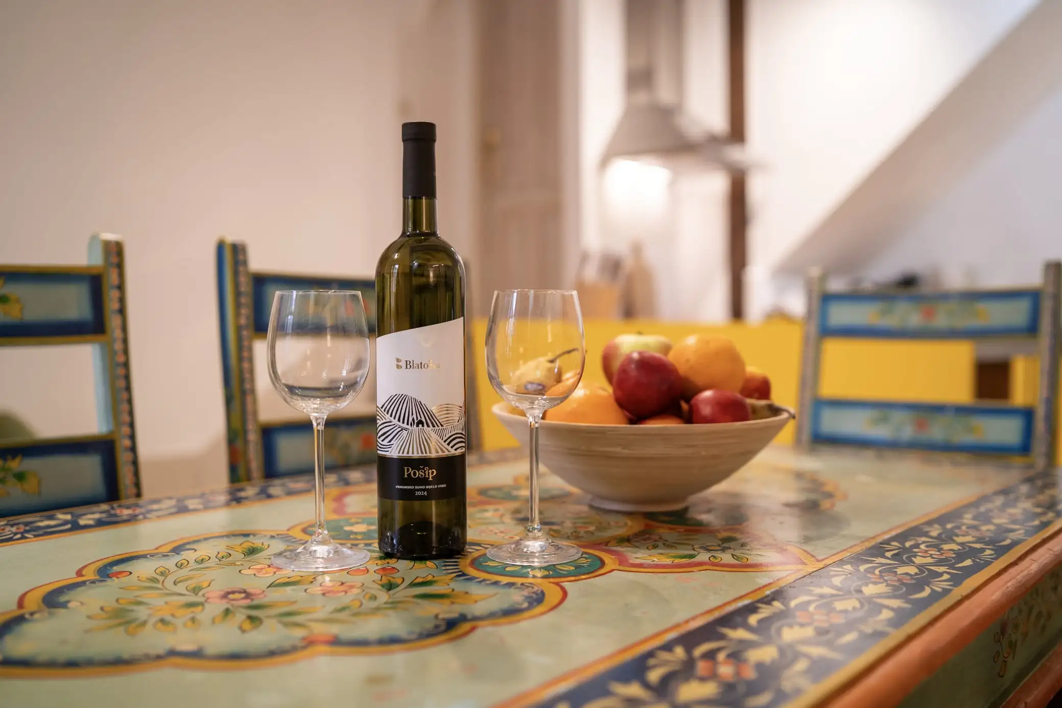 Šibenik Old Town House — la facciata in pietra su Biskupa Fosca, dietro la piazza della cattedrale